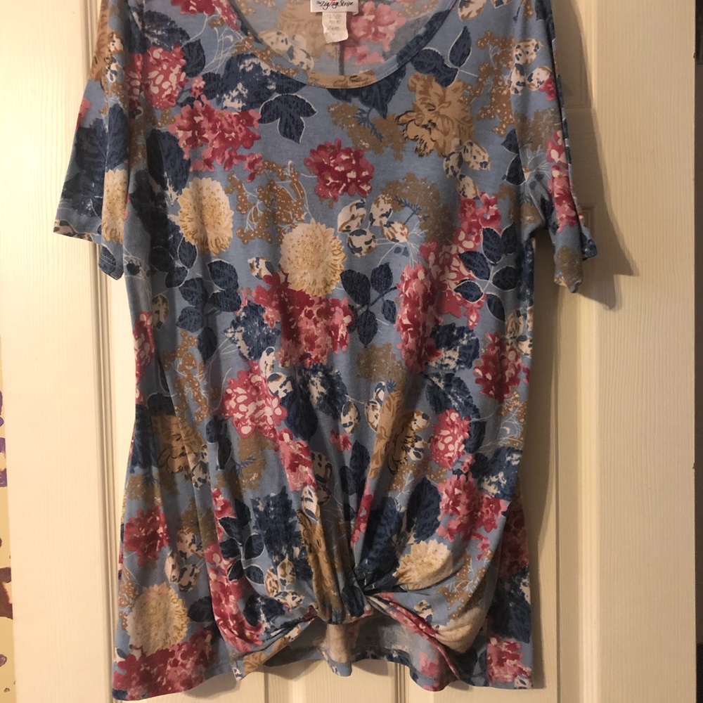 SOLD - Pretty Zig Zag Stripe Top